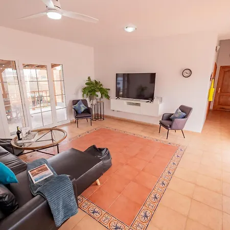 Σπίτι διακοπών Casa Amaya - Spacious House With Pool, Large Garden, Bbq, 2 Terraces, And Ideal Location