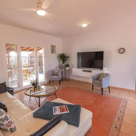 Casa Amaya - Spacious House With Pool, Large Garden, Bbq, 2 Terraces, And Ideal Location El Charco
